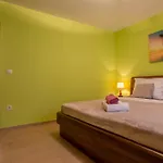 In Center Near With Parking Daire *