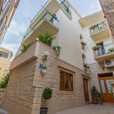 Daire In Center Near With Parking *