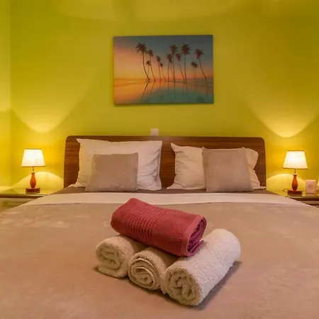 Апартаменты Apartments In Center Near Beach With Parking