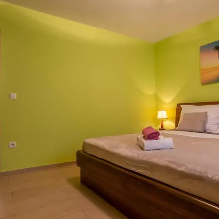 Apartments In Center Near Beach With Parking Апартаменты *