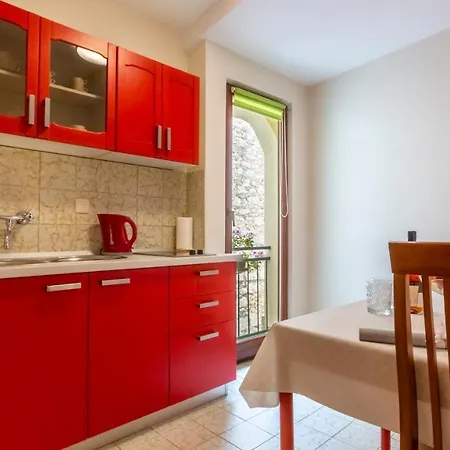 Апартаменты Apartments In Center Near Beach With Parking Башка-Вода