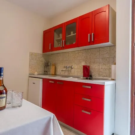Apartments In Center Near Beach With Parking Башка-Вода