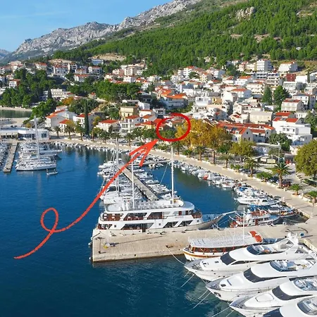 In Center Near With Parking Daire *